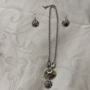 Elegant Silver and Brown Pendant Necklace Set